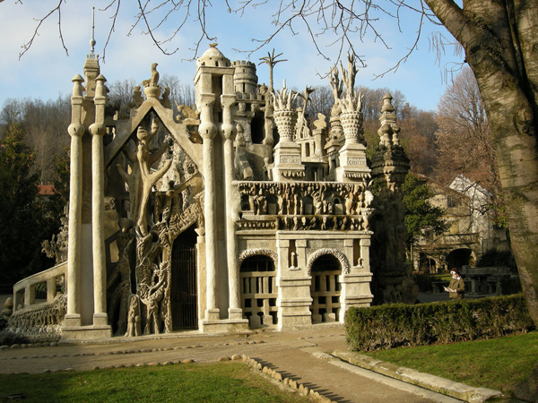 10-most-amazing-buildings-in-the-world-Ferdinand-Cheval-Palace-a.k.a-Ideal-Palace-France.jpg