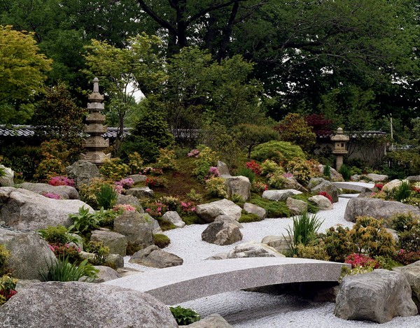 Japanese Zen Garden | InteriorHolic.