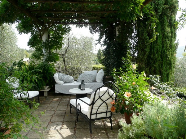 Summer Decor: Outdoor Lounge Ideas | InteriorHolic.
