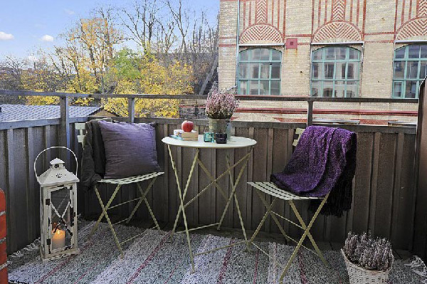 Cozy Balcony Design Ideas | InteriorHolic.