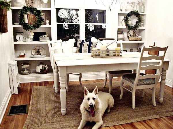 Dining Room Christmas Decor Ideas | InteriorHolic.
