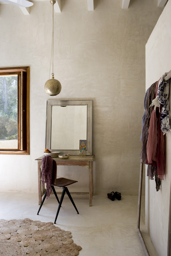 How To Introduce Wardrobe Into Bedroom Design | InteriorHolic.