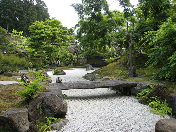 Japanese Zen Garden | InteriorHolic.com