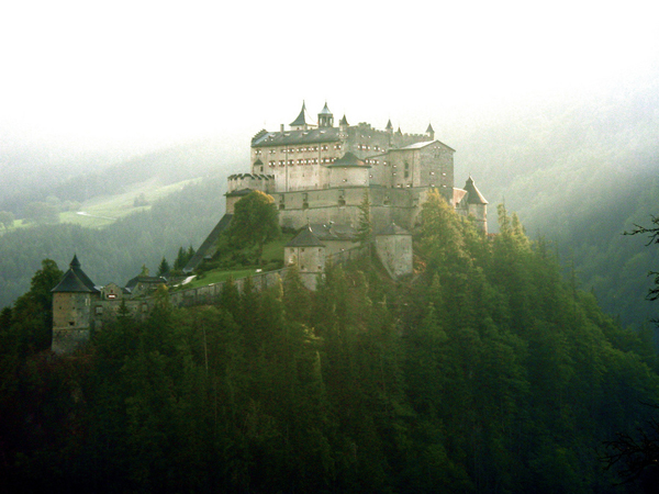10 Old and Beautiful Castles Around the World