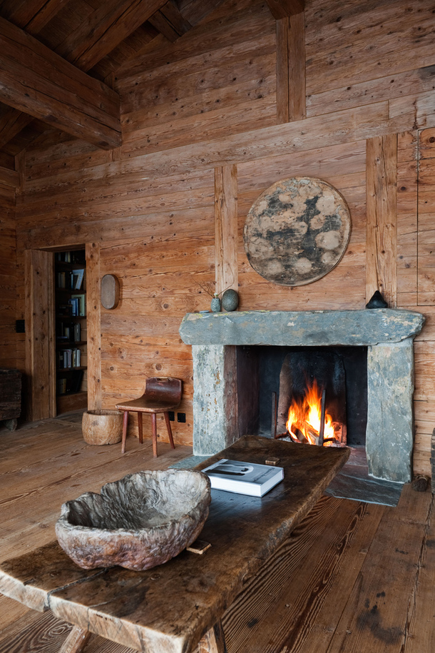 Fireplace in Axel Vervoordt's winter house in Verbier