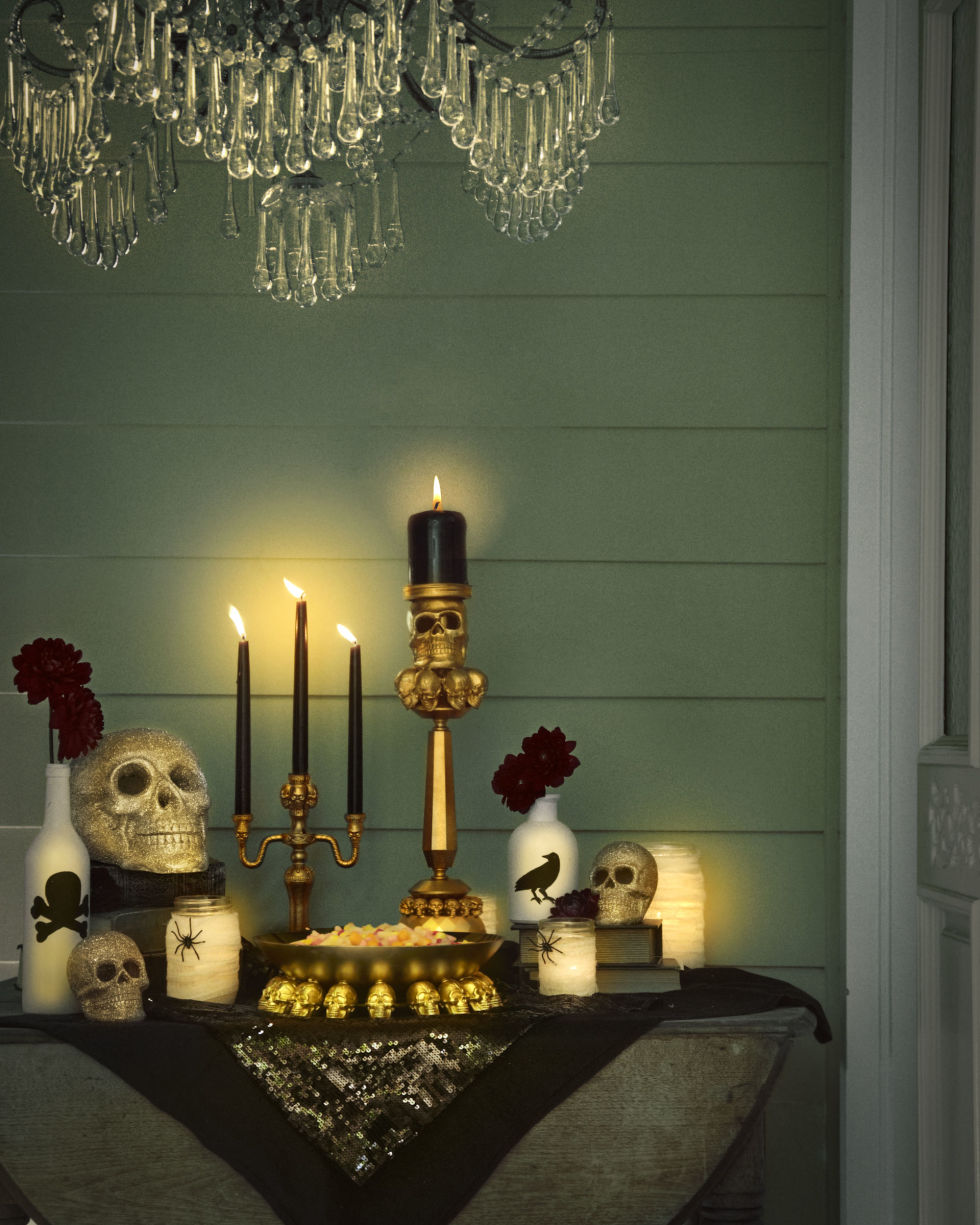 Glamorous Halloween Decor Ideas | InteriorHolic.com