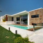 Minimalist Villa by Damilano Studio Architects