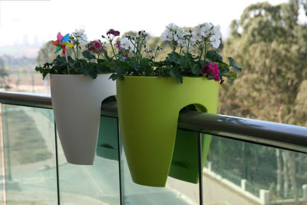 Polypropylene flowerpots with internal drainage system