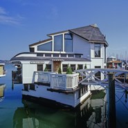5 Delightful Houseboats