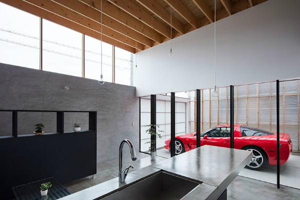 Kyoto home with transparent garage