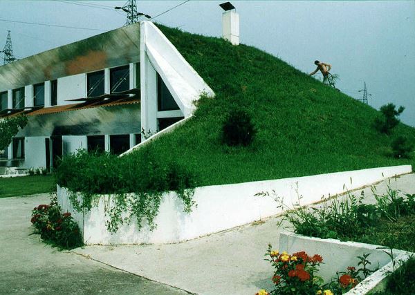 Veljko Milkovic's Self-Heating Ecological House concept