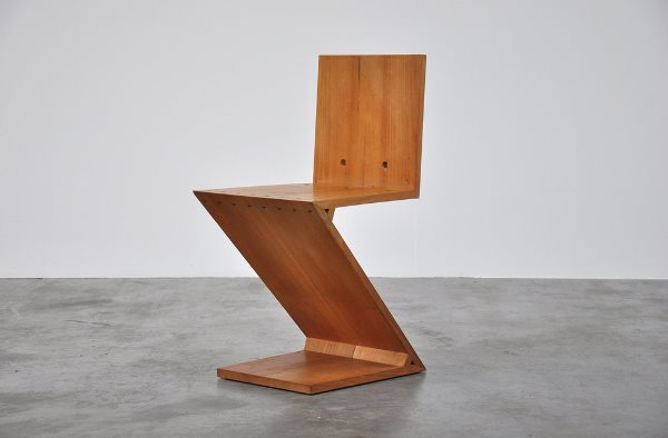 ZigZag chair by Gerrit Rietveld Thomas 