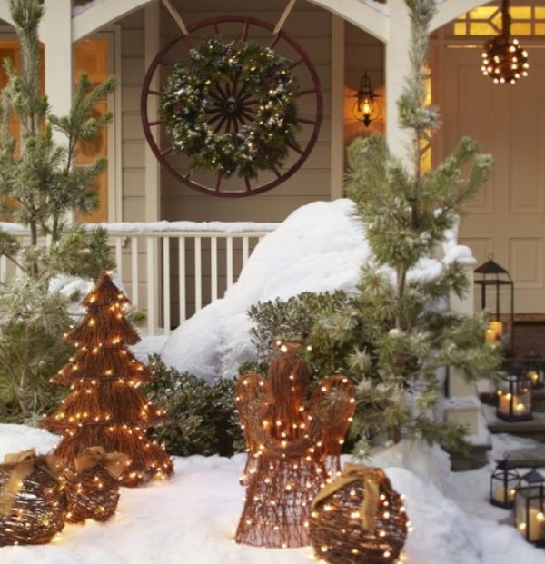 Christmas Outdoor Decor | InteriorHolic.com