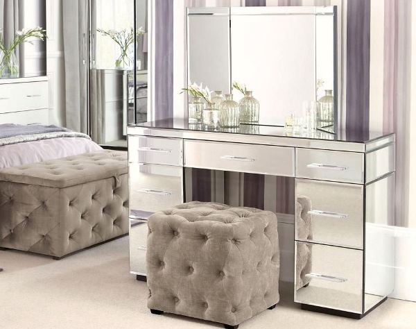 Dressing table with an ottoman 