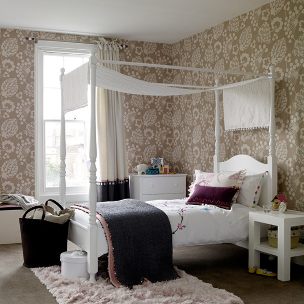 Bedroom Decor: How To Choose Bedside Table
