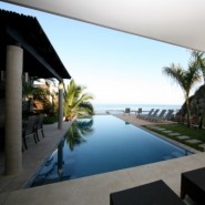Living With The Ocean: Zamel House by Kontrast Arquitectura