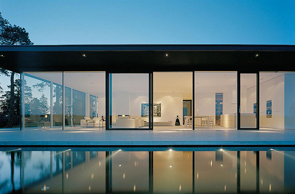 Modern Architecture: House Made of Glass