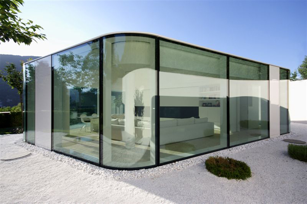 Modern Glass House on Lake Kugano
