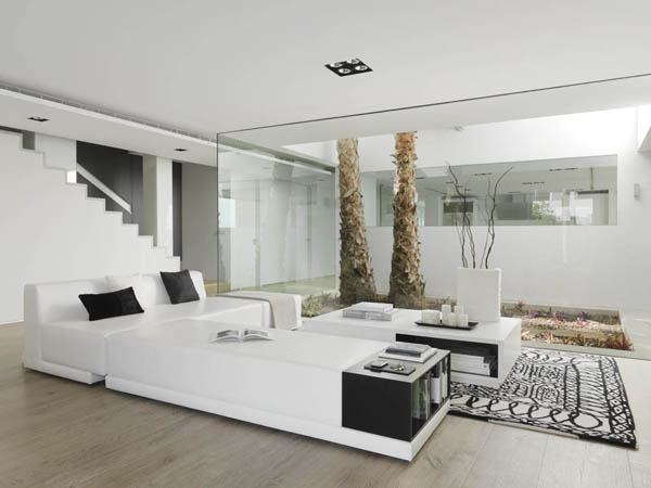 'Pure White' House Interior With Palm Trees