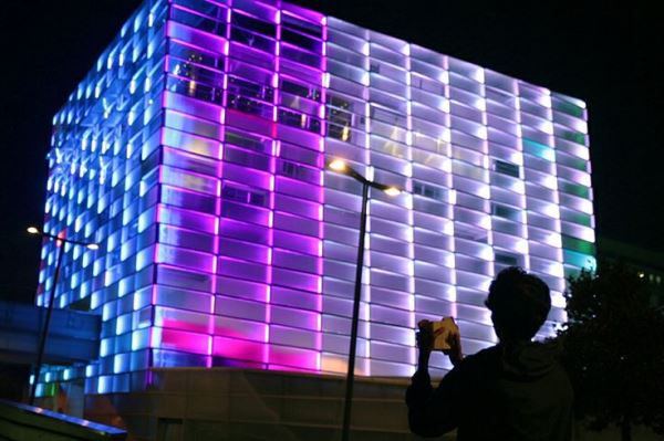 Ars Electronica Exhibition Centre in Linz (Austria), intercative Puzzle Facade by Javier Lloret 