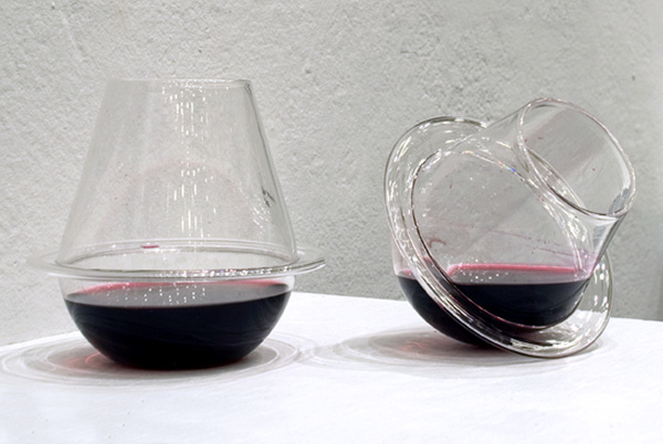 Saturn Wine Glasses Won't Spill It
